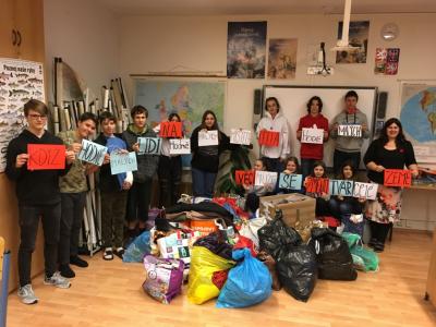 Žáci ze ZŠ Na Výběžku uspořádali sbírku věcí pro lidi bez domova