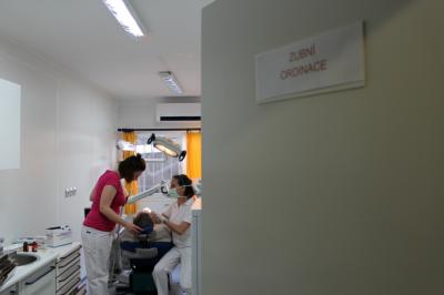 Otevřeli jsme další dvě ordinace pro lidi bez domova: zubní a psychiatrickou. Jsou jediné v ČR.